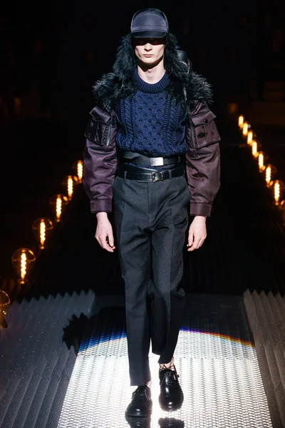 Look 32
